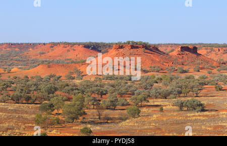 Mesa in the Lilleyvale Hills between Winton and Boulia in Western Queensland.   The region was once under the Eromanga Sea which has since dried up an Stock Photo