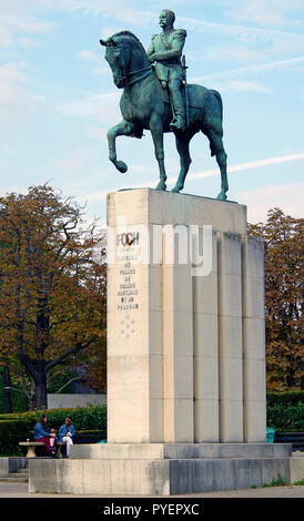 Equestrian statue of Marechal Ferdinand Foch, bronze on a high stone plinth, at Place du Tracadero, Paris, sculptors Robert Wlérick & Raymond Martin Stock Photo