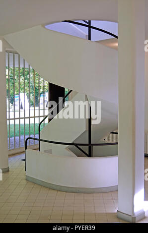 Staircase and landing in Le Corbusier’s iconic Villa Savoye, on the ...