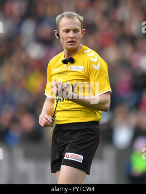 Referee Robert Hicks during the International Friendly at The KCOM Stadium, Hull. PRESS ASSOCIATION Photo. Picture date: Saturday October 27, 2018. See PA story RUGBYU England. Photo credit should read: Dave Howarth/PA Wire. RESTRICTIONS: Editorial use only. No commercial use. No false commercial association. No video emulation. No manipulation of images. Stock Photo