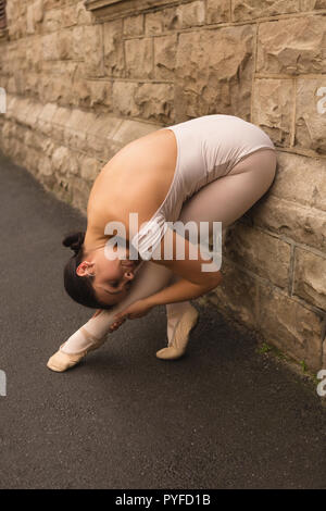 Urban dancer dancing in the city Stock Photo