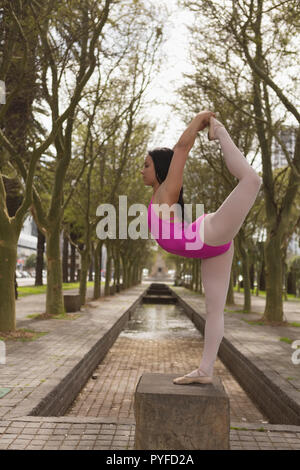 Urban dancer practicing dance in the city Stock Photo