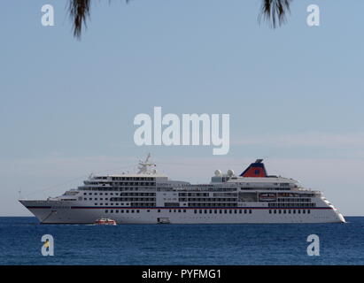 AJAXNETPHOTO. 2018. CANNES, FRANCE. - COTE D'AZUR RESORT - THE HAPAG LLOYD CRUISE LINER EUROPA ANCHORED IN THE BAY. PHOTO:JONATHAN EASTLAND/AJAX REF:GX8 180310 777 Stock Photo