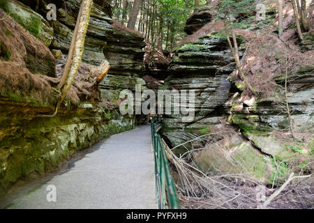 Rock formations along the Witches Gulch walkway, part of the Wisconsin Dells boat tour.  Wisconsin Dells, Wisconsin Stock Photo