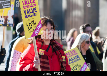Glasgow, Scotland, UK. 27th October, 2018. Thousands of teachers and supporters taking part in a march through the streets of the city from Kelvingrove Park to a rally in George Square. Members of the Educational Institute of Scotland (EIS) want a 10% pay rise. Credit: Skully/Alamy Live News Stock Photo
