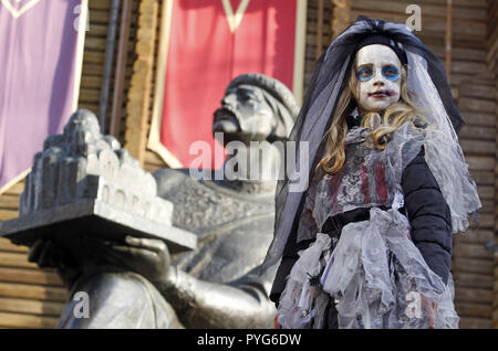 Kiev, Kiev, Ukraine. 27th Oct, 2018. A girl seen dressed in a zombie costumes and make-up during the celebrations.Hundreds of people marched through the streets in Kiev downtown, on the eve of the Halloween zombie celebrations. Credit: Pavlo Gonchar/SOPA Images/ZUMA Wire/Alamy Live News Stock Photo
