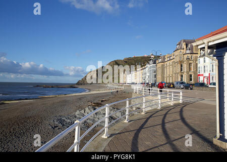 Aberystwyth,UK,27th October 2018,People enjoy the Glorious warm Autumn sunshine over Aberystwyth in Wales as temperatures are much chillier as high pressure has brought colder air from the North.Credit: Keith Larby/Alamy Live News Stock Photo