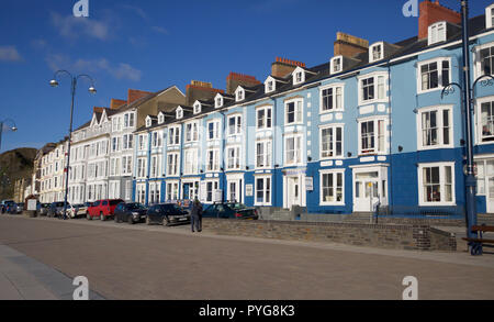Aberystwyth,UK,27th October 2018,People enjoy the Glorious warm Autumn sunshine over Aberystwyth in Wales as temperatures are much chillier as high pressure has brought colder air from the North.Credit: Keith Larby/Alamy Live News Stock Photo