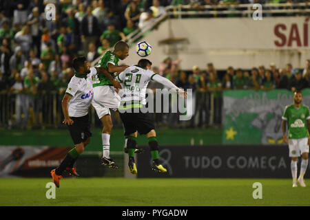 SC - Chapeco - 27/10/2018 - Brazilian A 2018, Chapecoense x Am rica-MG - Chapecoense Amaral player disputes bid with player Luan of America-MG during a match at Arena Conde stadium for the Brazilian championship A 2018. Photo: Renato Padilha / AGIF Stock Photo