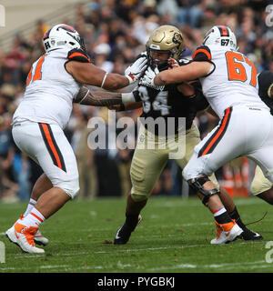 October 6, 2018: Colorado linebacker Davion Taylor looks to make a play  against Arizona State during the first half in Boulder. The Buffs won 28-21  at home to improve to 5-0. Credit: