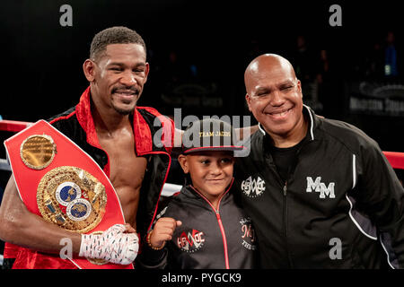 New York, New York, USA. 28th Oct, 2018. DANNY JACOBS (black and red trunks) celebrates after winning the IBF Middleweight World Championship at Madison Square Garden in New York City, New York. Credit: Joel Plummer/ZUMA Wire/Alamy Live News Stock Photo
