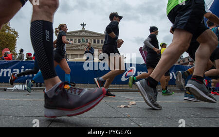 Frankfurt Main, Germany. 28th Oct, 2018. Participants of the Frankfurt Marathon walk past the Alte Oper. The Frankfurt running event is the oldest city marathon in Germany. Credit: Silas Stein/dpa/Alamy Live News Stock Photo