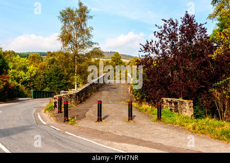 The old arched stone bridge built for military purposes by General Wade in 1730 preserved as a footbridge and the new bridge over the River Tummel Stock Photo