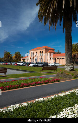 Blue Baths and flowers, Government Gardens, Rotorua, North Island, New Zealand Stock Photo