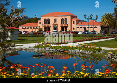 Blue Baths and flowers, Government Gardens, Rotorua, North Island, New Zealand Stock Photo