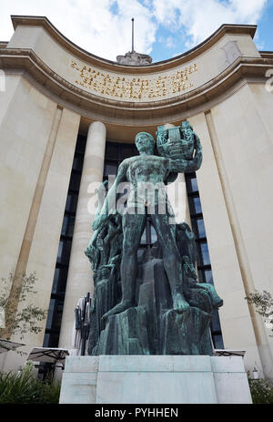 Paris, Ile-de-France, France - Bronze statue in front of the eastern part of the Palais de Chaillot. Stock Photo
