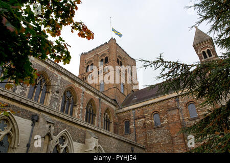 The Norman crossing Tower suspended over nave and transept, Cathedral and Abbey Church of St Alban. St Albans, Hertfordshire, England Stock Photo