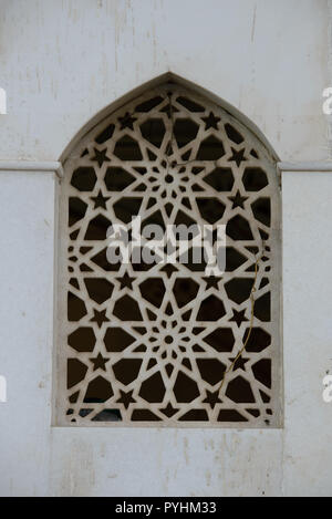 Indian traditional window architecture style in the Haji Ali Dargah mosque in Mumbai, Maharashtra, India Stock Photo