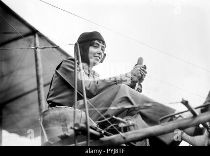 Photo shows Helene Dutrieu (1877-1961), Belgian aviator, cyclist, hospital director and journalist ca. 1911 Stock Photo