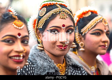 Hindus, Sikhs and Jains gather in Trafalgar Square, London to celebrate the Diwali Festival of Lights. Stock Photo