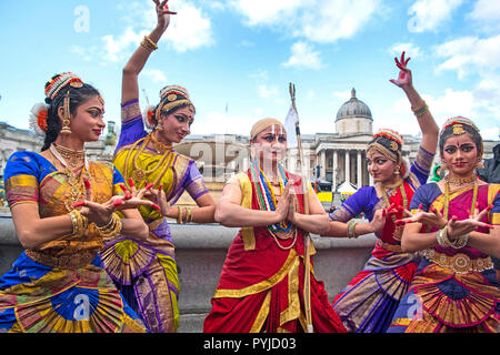 Hindus, Sikhs and Jains gather in Trafalgar Square, London to celebrate the Diwali Festival of Lights. Stock Photo