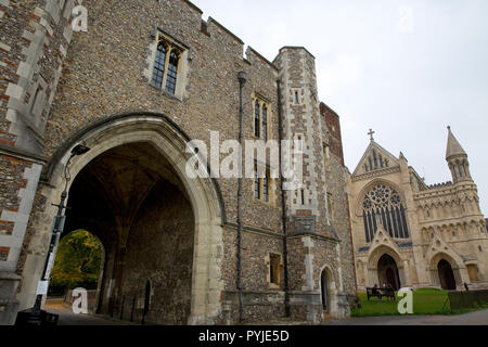 Abbey Gateway (left) with Cathedral and Abbey Church of St Alban (right). St Albans, Hertfordshire, England Stock Photo