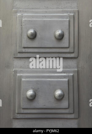 Detail of the aluminium column fixed with rivets in the grand cash hall (Großer Kassensaal) in the Österreichische Postsparkasse (Austrian Postal Savings Bank) designed by Austrian modernist architect Otto Wagner (1906) in Vienna, Austria. Stock Photo