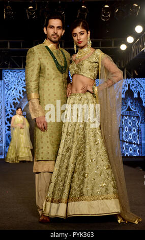Riteish, Genelia walk the ramp | Filmfare.com