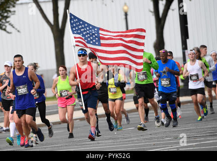 Washington, USA. 28th Oct, 2018. People take part in the 43rd Marine Corps Marathon in Washington, DC, the United States, Oct. 28, 2018. Tens of thousands of runners, hand cyclists and supporters participate in the 43rd Marine Corps Marathon here on Sunday. Credit: Liu Jie/Xinhua/Alamy Live News Stock Photo