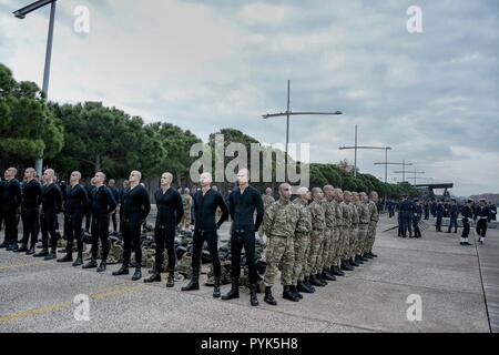 Thessaloniki, Greece. 28th Oct, 2018. Members of Special Unit of Greek Navy are seen preparing for the military parade of the WWII Anniversary of No.The Greek military prepares for the annual military parade for celebrating Greece's National 'Oxi' (No) Day, commemorating Greece's refusal to accept the ultimatum advanced by fascist Italy in 1940 during World War II. Credit: Giorgos Zachos/SOPA Images/ZUMA Wire/Alamy Live News Stock Photo
