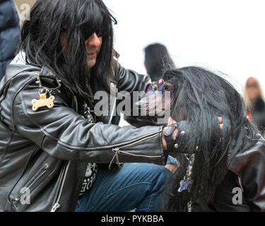 New York USA 28 October 2018. Arturo Rosales combs the wig of his