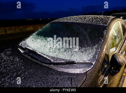 Seaton Carew, County Durham, England, United Kingdom. 29th Oct, 2018. Weather: Frozen hail on car at sunrise in Greatham near Seaton Carew on the north east coast as wintry showers sweep in of the North sea on a frosty Monday morning. Credit: ALAN DAWSON/Alamy Live News Stock Photo