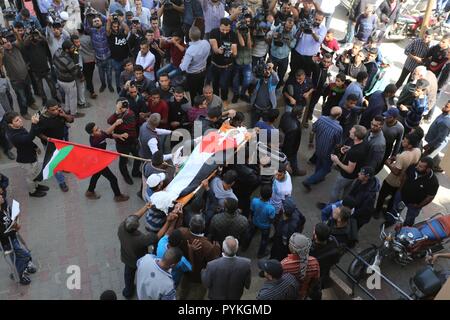 October 29, 2018 - Deir Al-Balah, Gaza Strip, Palestinian Territory - Palestinian mourners carry the bodies of three Palestinian teenagers who were killed in an Israeli air strike on the Gaza Strip during their funeral in Deir el-Balah in central of the Gaza Strip on October 29, 2018 Credit: Ashraf Amra/APA Images/ZUMA Wire/Alamy Live News Stock Photo