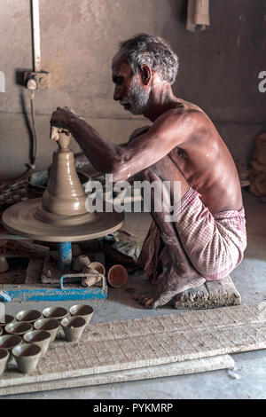 Durgapur, West bengal, India. October 25,2018. A young village potter makes clay pottery in his house at durgapur rural area to be sold in the markets Stock Photo