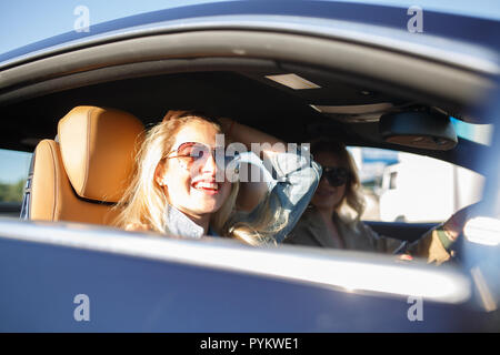 https://l450v.alamy.com/450v/pykwe1/photo-of-young-woman-sitting-in-black-car-with-open-window-pykwe1.jpg