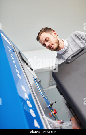Men at Airport Luggage Wrapping Station Wrap Customers` Box Whil Editorial  Stock Image - Image of safety, wrap: 121845874