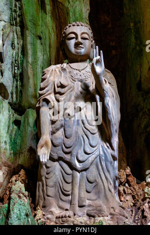 Buddhist shrine in Am Phu (hell cave) under the Marble Mountains in Da Nang, Vietnam Stock Photo