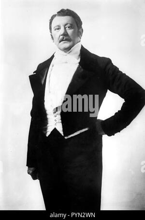 Photo shows Sir Charles Henry Hawtrey (1858-1923), an English actor, comedian and director. ca. 1911 Stock Photo