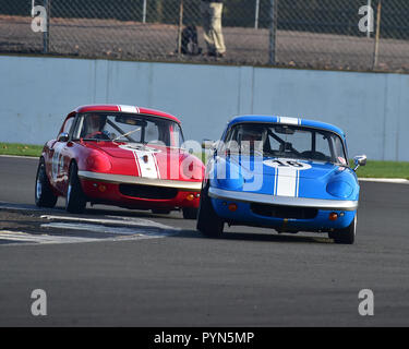 Elan vs Elan, Robert Rowe, Lotus Elan S3, Larry Kennedy, Lotus Elan S1,Historic Road Sports, Silverstone Finals Historic Race Meeting, Silverstone, Oc Stock Photo