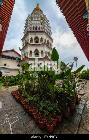 Up view on the 'Penang' and bouddhist temple called 'Kek Lok Si' in Chinese from the high land garden. 'Kek Lok Si'  means 'Heavenly temple', 'Pure La Stock Photo