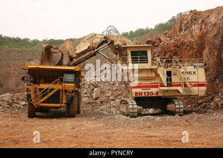 Terex RH120E Hydraulic face shovel loading rock at Lafarge's Mountsorrel Quarry in Leicestershire. Stock Photo