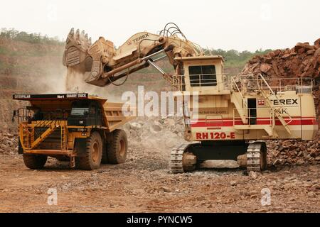 Terex RH120E Hydraulic face shovel loading rock at Lafarge's Mountsorrel Quarry in Leicestershire. Stock Photo