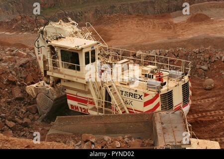 Terex RH120E Hydraulic face shovel loading rock at Lafarge's Mountsorrel Quarry in Leicestershire. Stock Photo