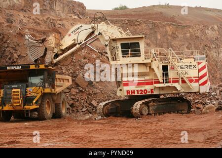 Terex RH120E Hydraulic face shovel loading rock at Lafarge's Mountsorrel Quarry in Leicestershire. Stock Photo