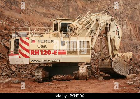 Terex RH120E Hydraulic face shovel loading rock at Lafarge's Mountsorrel Quarry in Leicestershire. Stock Photo