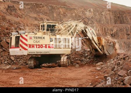 Terex RH120E Hydraulic face shovel loading rock at Lafarge's Mountsorrel Quarry in Leicestershire. Stock Photo