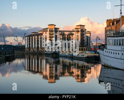 The Shore, Leith, Edinburgh, Scotland, United Kingdom, 29th October 2018. UK Weather: Fading light on a sunny Autumn day reflected off buildings next to the Water of Leith riverbank with reflections of the buildings in the still river Stock Photo