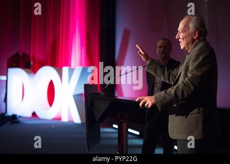 Leipzig, Germany. 29th Oct, 2018. German director Werner Herzog speaking to guests at the CineStar cinema on the occasion of the opening of the 61st documentary film festival DOK Leipzig. The motto of the event will be 'Demand the impossible!' and 306 films from 50 countries will be show from 29 October to 04 November 2018. Credit: Sebastian Kahnert/dpa-Zentralbild/dpa/Alamy Live News Stock Photo