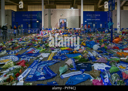 Leicester, UK. 29th Oct, 2018. Flowers and tributes illuminated at the King Power Leicester City Football ground after the owner Vichai Srivaddhanaprabha was killed in his helicopter on Saturday. Credit: robin palmer/Alamy Live News Stock Photo