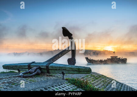 Appledore, Devon, UK. 30th October, 2018. UK Weather. Despite temperatures dropping below freezing over night, the Royal Marines are up at dawn on manoeuvres as mist drifts down the River Torridge estuary, passing the famous Appledore Anchor in North Devon. Appledore is home to the Babcock Engineering shipyard which is currently under threat of closure. Credit: Terry Mathews/Alamy Live News Stock Photo